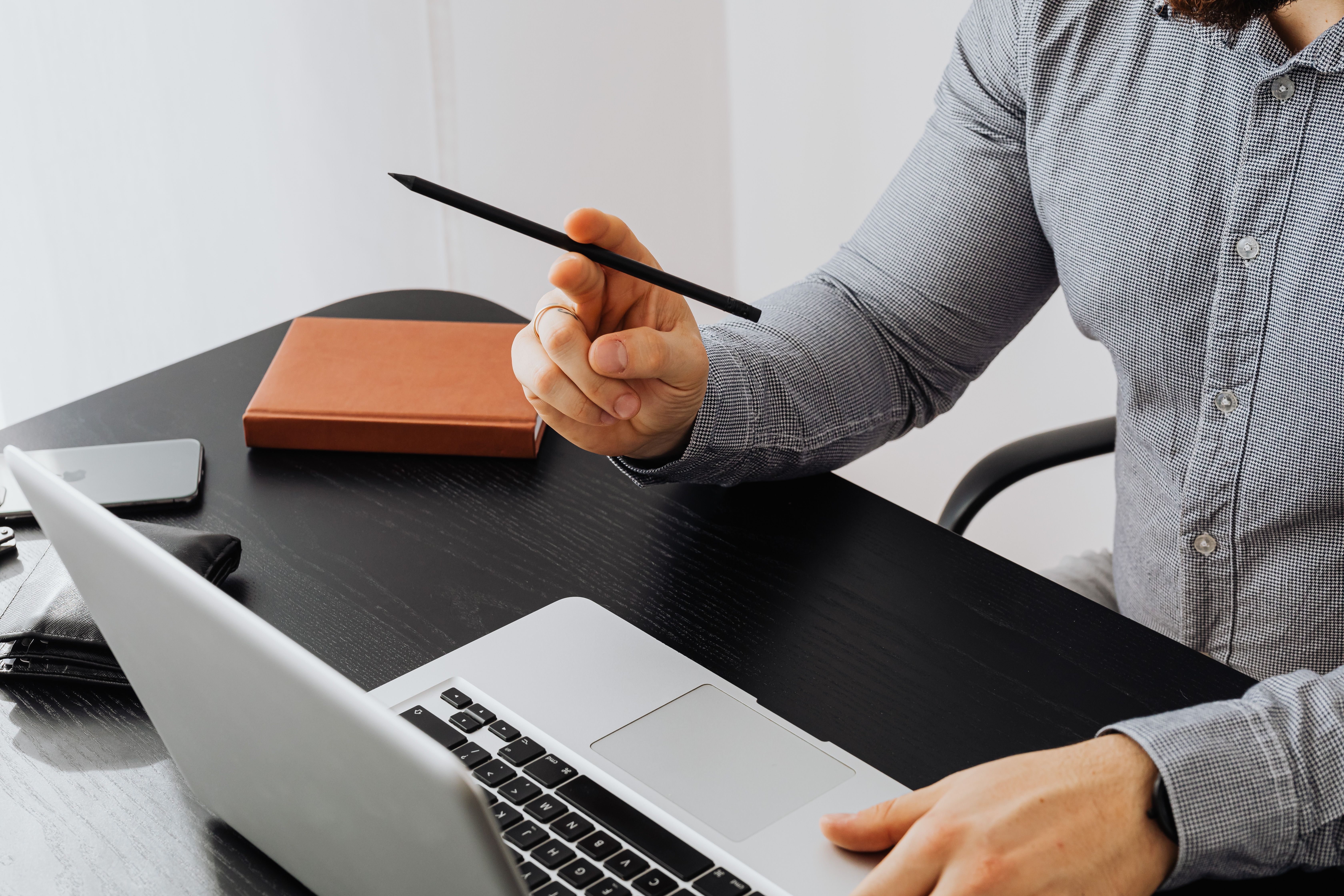 blogging setup with computer and notebook - Make Money Blogging blogging setup with computer and notebook - Make Money Blogging